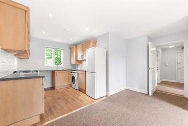2 bed flat, Blakes Road, Southwark, London, SE156HE - Image 4